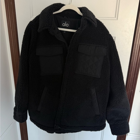 Alo Sherpa Edge Shacket in black - Picture 4 of 6